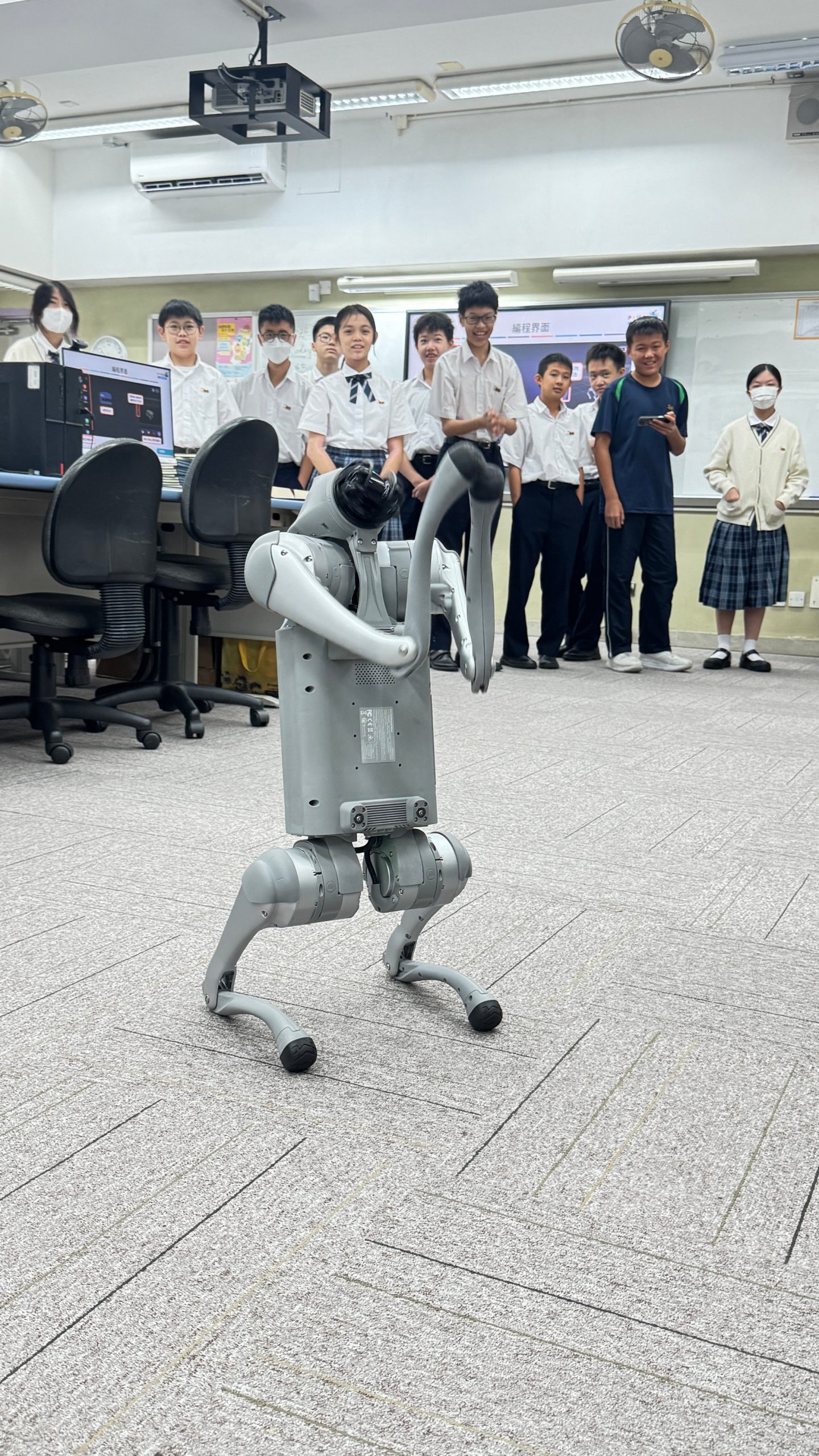 機械狗直立示範